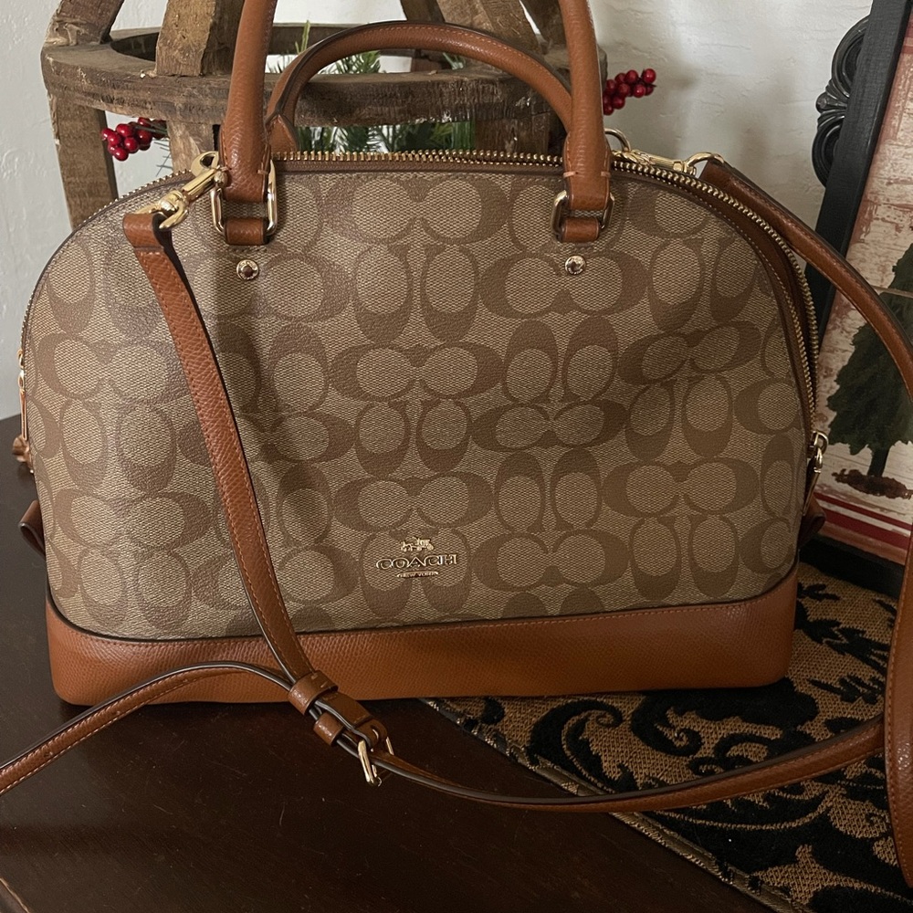 👜COACH•Sierra Large Dome Satchel 👜